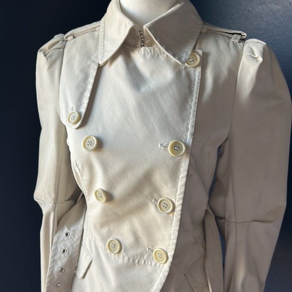 **SOLD** BCBGMaxazria Cropped Tan Belted Trench Coat Jacket - Picture 6 of 10